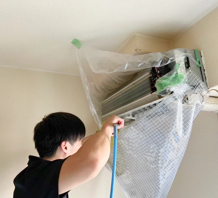 N.Nスタイルのエアコンクリーニング作業風景